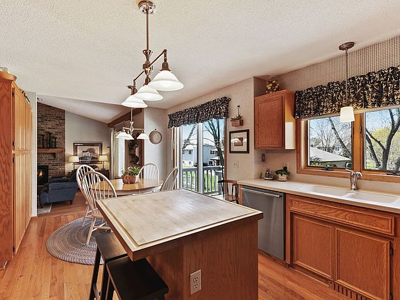 4th image of 4865 Deerwood Ln N