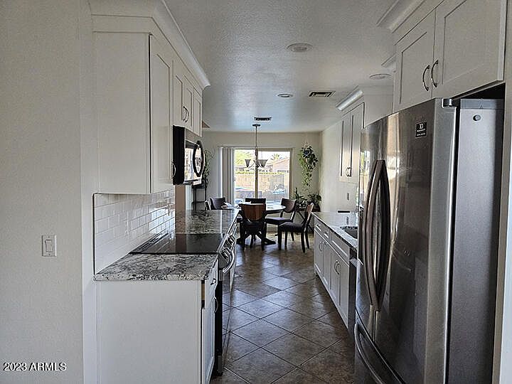 2nd image of 13 W MICHELLE Drive