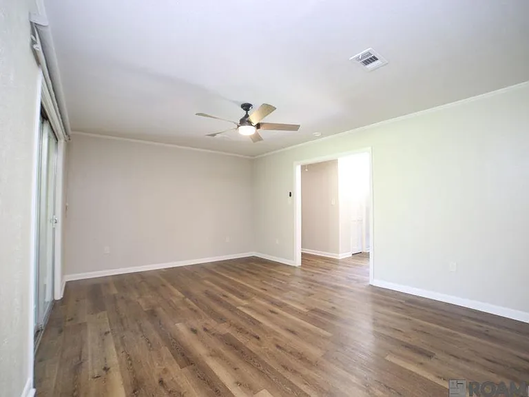 4821 Newell St — Photo 3