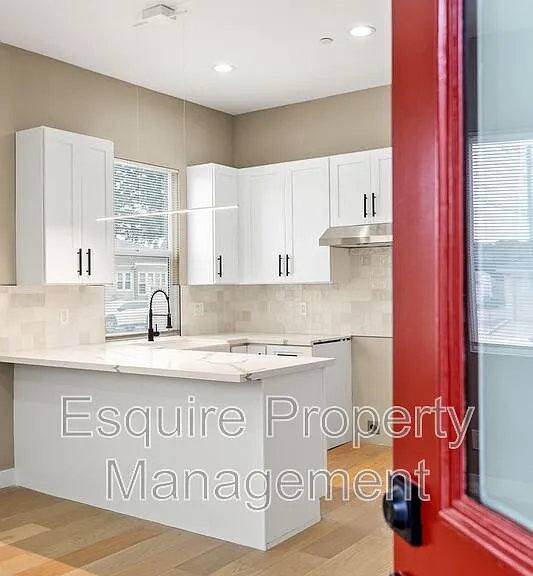 549 N Carty Dr — Photo 7