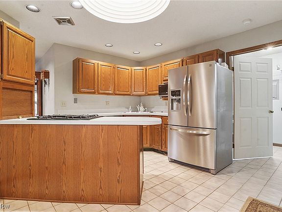4th image of 6747 Lockwood Blvd