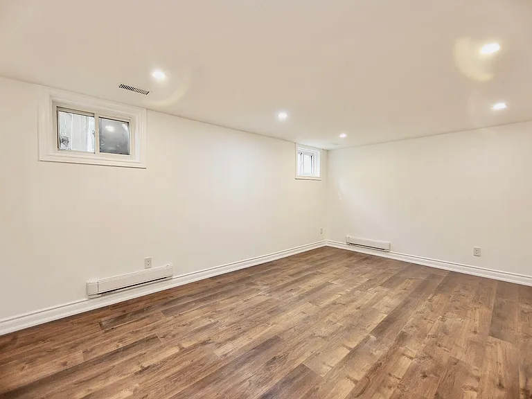 89 Yonge Blvd — Photo 30
