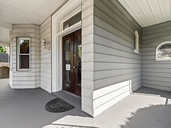 3rd image of 730 Boulevard E
