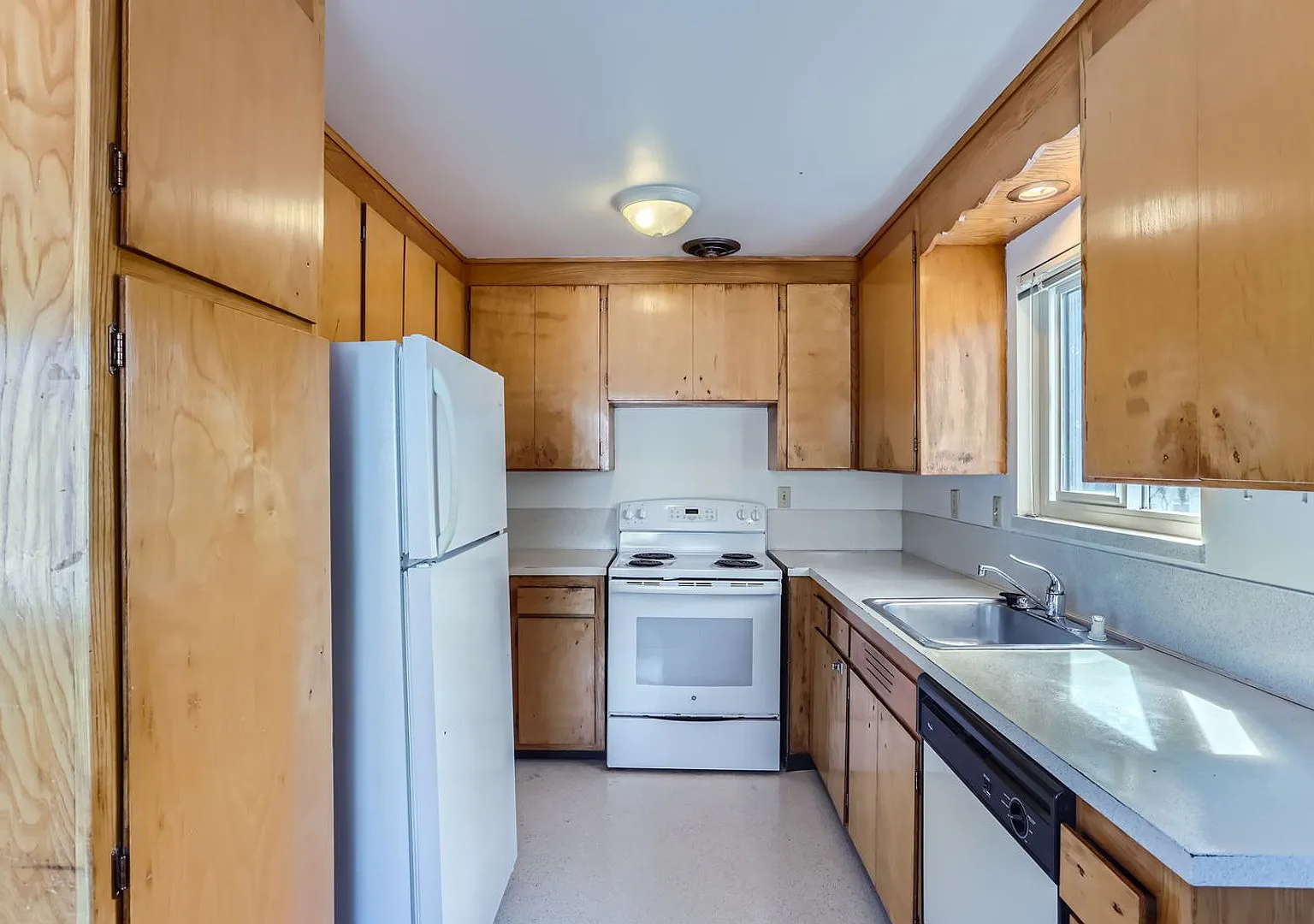 Evergreen Manor — Photo 1