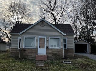 211 S 9th St, Benton, IL 62812