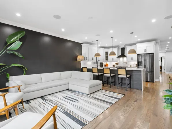 23 Manhattan Avenue image 2 of 17