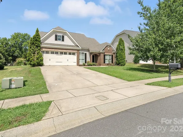 6031 Castlecove Rd, Charlotte, NC 28278