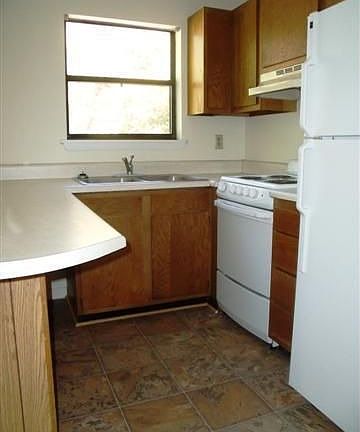 2nd image of 23 Melton Dr APT 4
