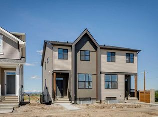 13 E Hotchkiss Rd SE, Calgary, AB T3S0T8