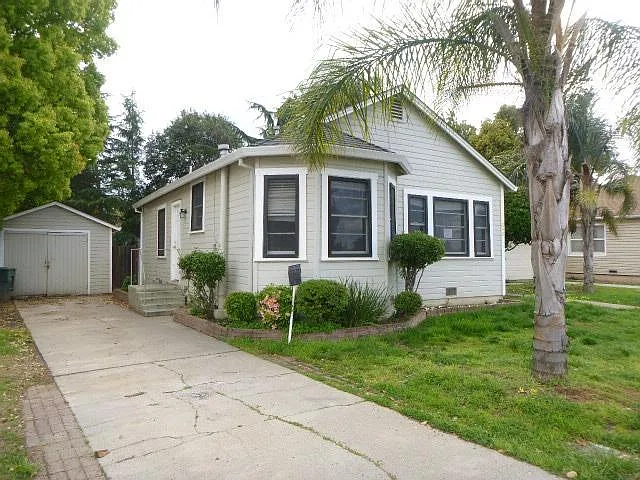 848 Franklin Ave photo 1