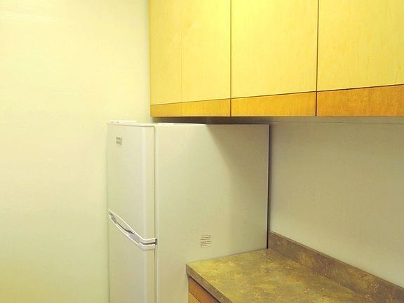 5th image of 222 E 35th St APT 6H
