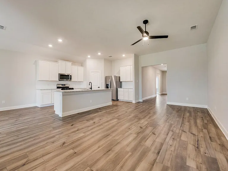 800 Jackel Dr — Photo 5