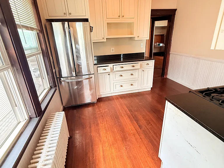 260 Boston Ave — Photo 2