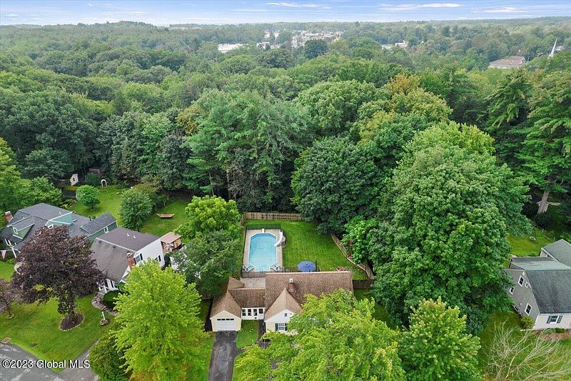 2nd image of 22 Willowbrook Road