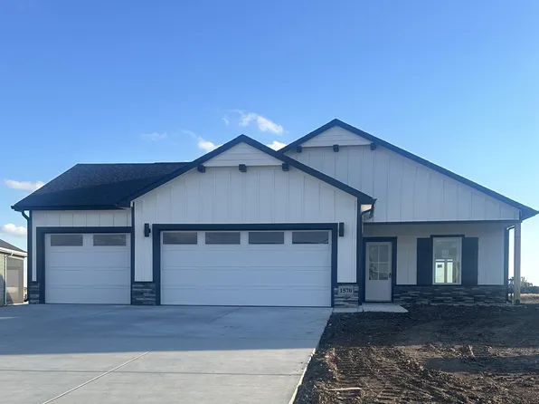 1570 N Emerald Valley Dr, Mulvane, KS 67110