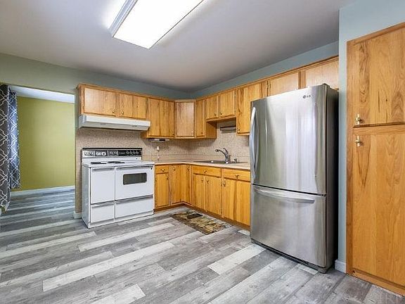 4th image of 18379 Clairmont Dr