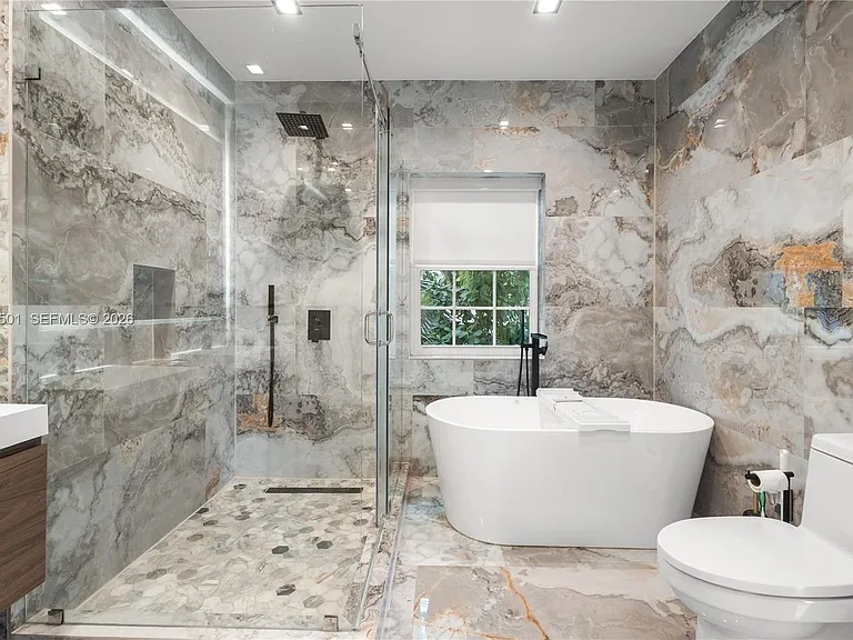 1544 Michigan Ave — Photo 15