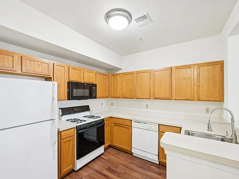 Spring Creek Apartments — Photo 25
