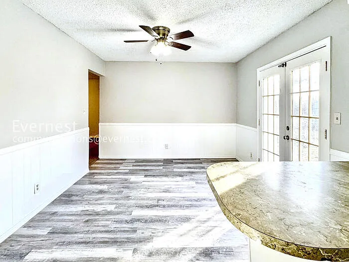 1756 S Pine Ave — Photo 9