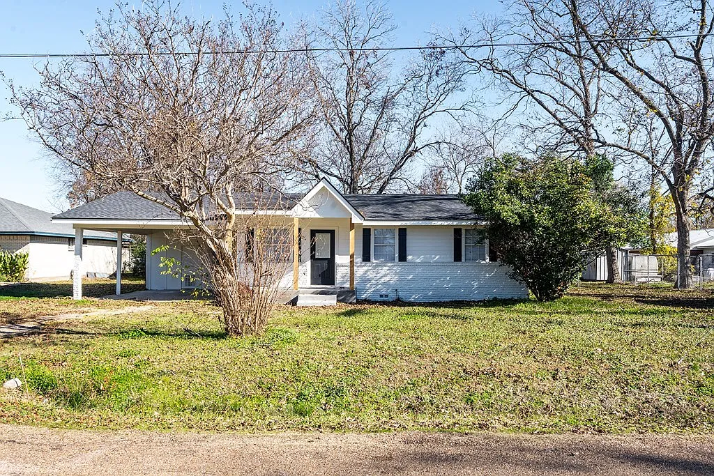 3 bed, 2.0 bath, 1202 sqft, $1,699 — Photo 4