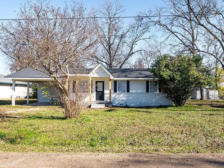 208 N Coleman St — Photo 4
