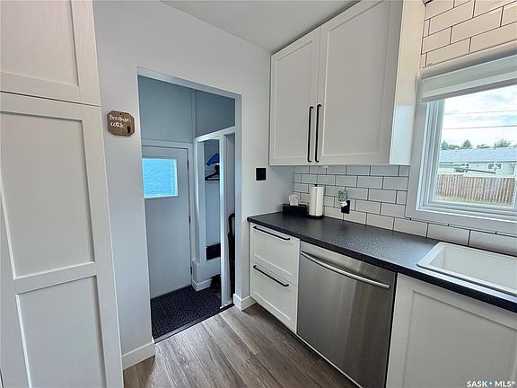 5th image of 206 Third AVENUE S