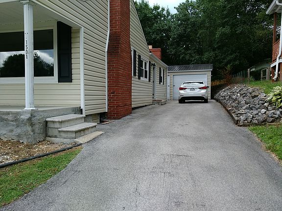 4th image of 1501 Park Dr