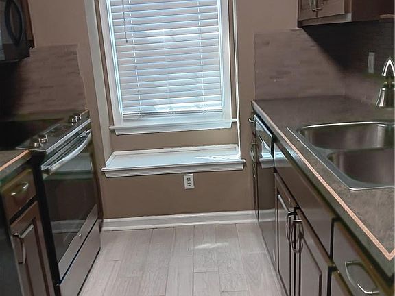 2nd image of 211 Crestwood Ct