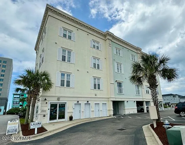 3 bed, 3.5 bath, $2,595 — Photo 2