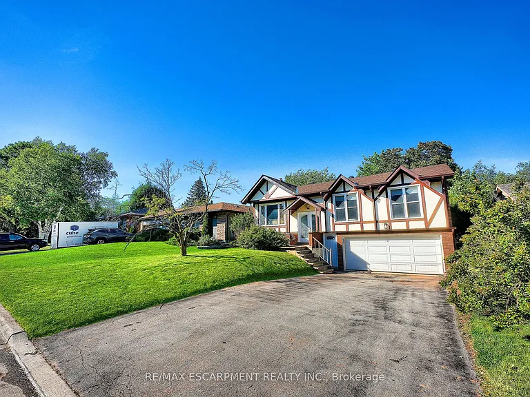 2506 Yarmouth Cres — Photo 1