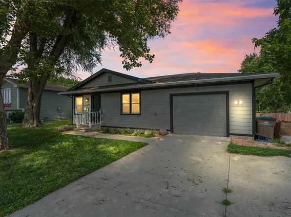 215 25th Ave SW, Altoona, IA 50009