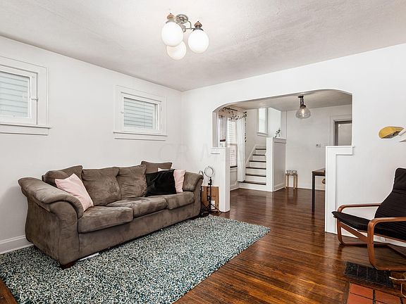 3rd image of 807-809 Thurman Ave