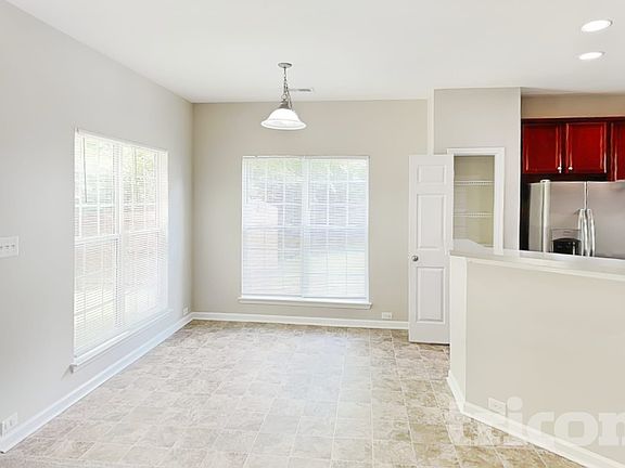 3rd image of 1049 Reigate Rd