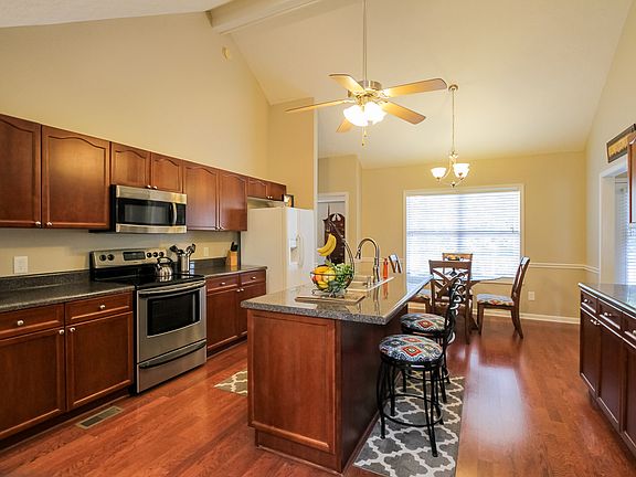 2nd image of 389 Remington Ave