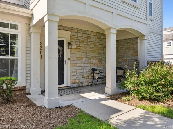 3201 Addington Dr, Walled Lake, MI 48390