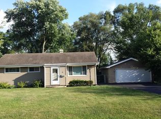 9 Crescent Rd, Lake Zurich, IL 60047