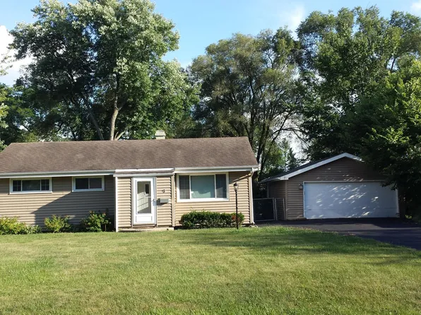 9 Crescent Rd, Lake Zurich, IL 60047