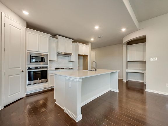 4th image of 2731 Amistad Dr