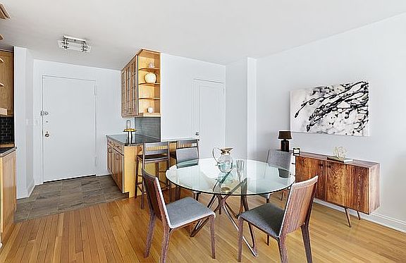 4th image of 155 W 68th St APT 1709