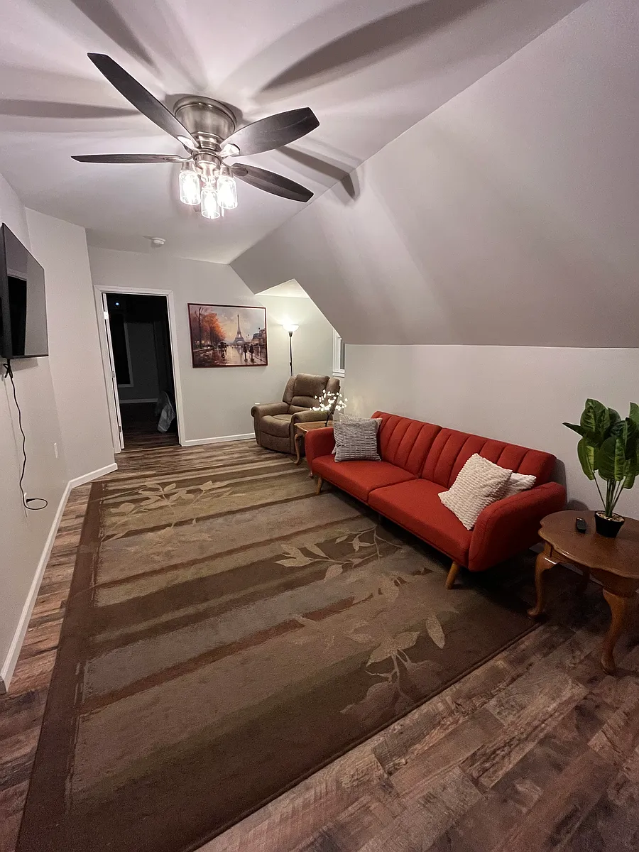 Living Room - 501 Walnut St #503