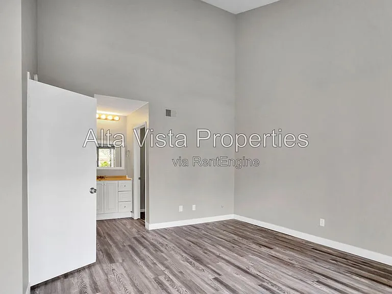 4082 Mahaila Ave #E — Photo 20