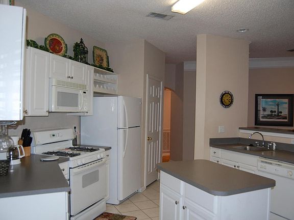 5th image of 2252 Beach Dr
