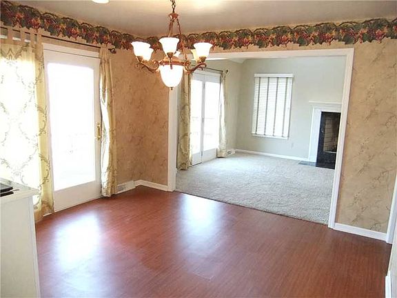 5th image of 31 Pond Ct N
