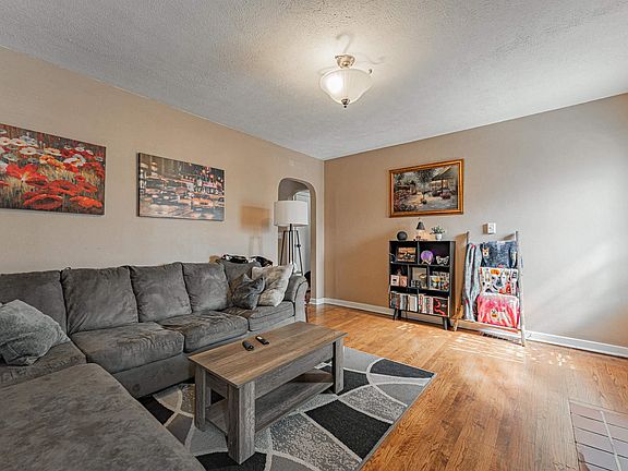 4th image of 1717 E Keys Ave