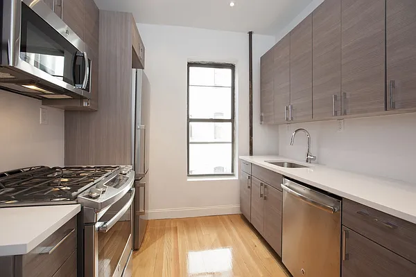 Rented by Weinstein Realty Group | media 27