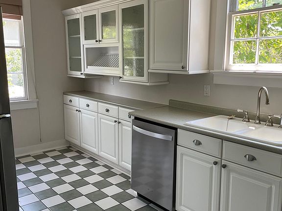 4th image of 339 Pine St