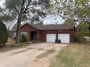 3907 S Greenwood St, Wichita, KS 67216