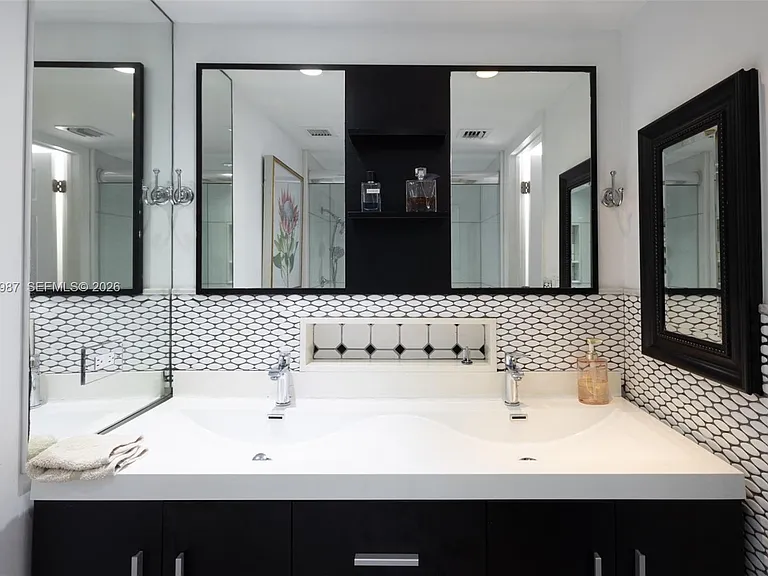6770 Indian Creek Dr #7B — Photo 14