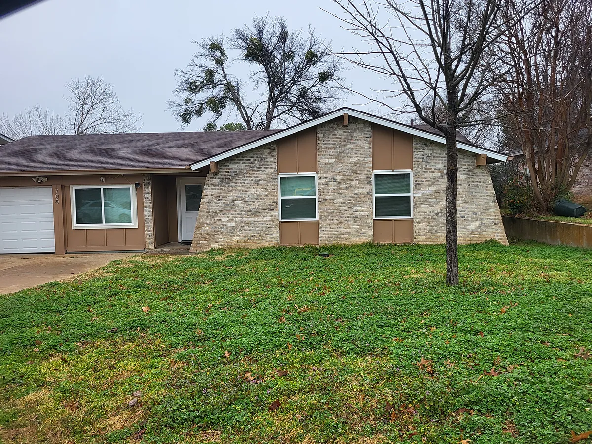 Building Photo - 700 Shelmar Dr