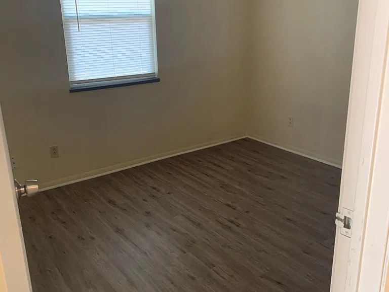 2811 W Olive St — Photo 4